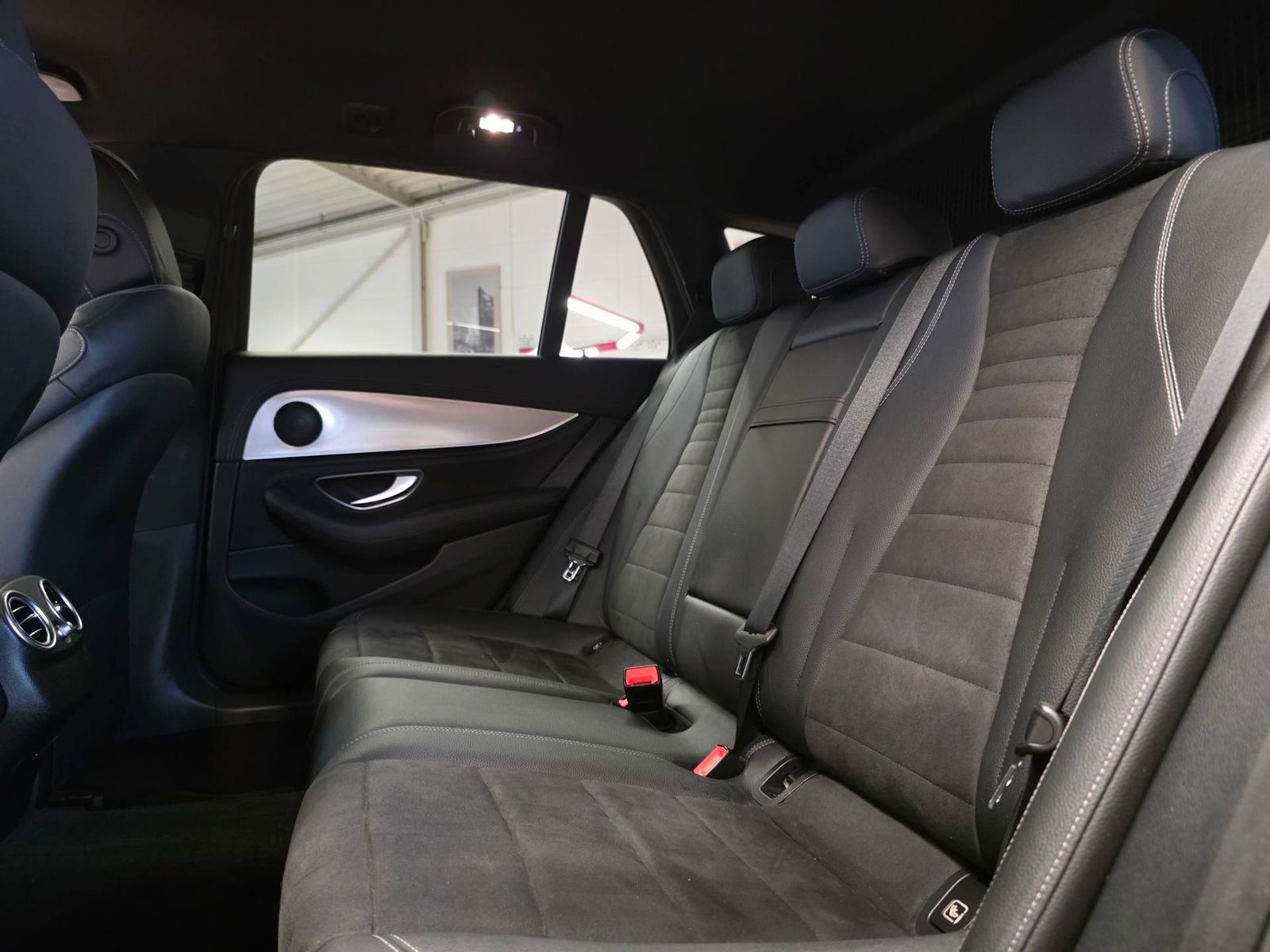 Fahrzeugabbildung Mercedes-Benz E 300 T Automatik AMG Line/20"Alu/Ahk