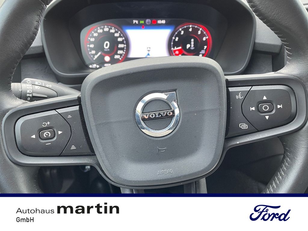 Fahrzeugabbildung Volvo XC40 1.5 Mom. ACC KAMERA SERVO PDC AHK NAVI LED