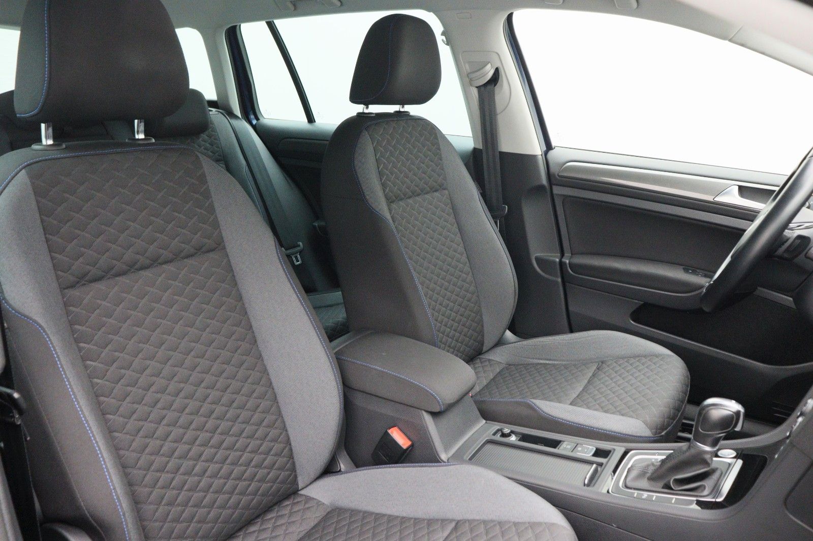 Fahrzeugabbildung Volkswagen Golf VII Variant 1.5 Join ACC KameraStandheizung