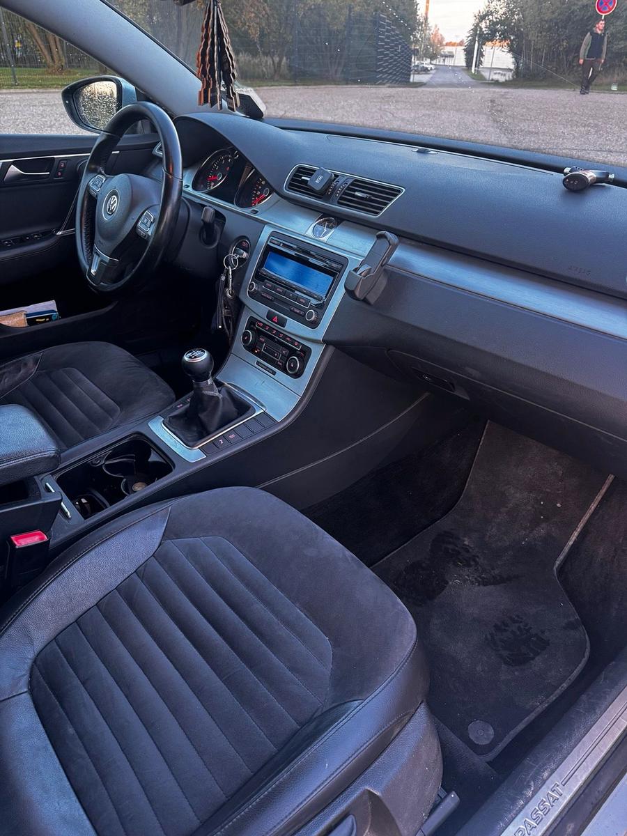 Volkswagen Passat 2011 — engine 160 HP (118kW)