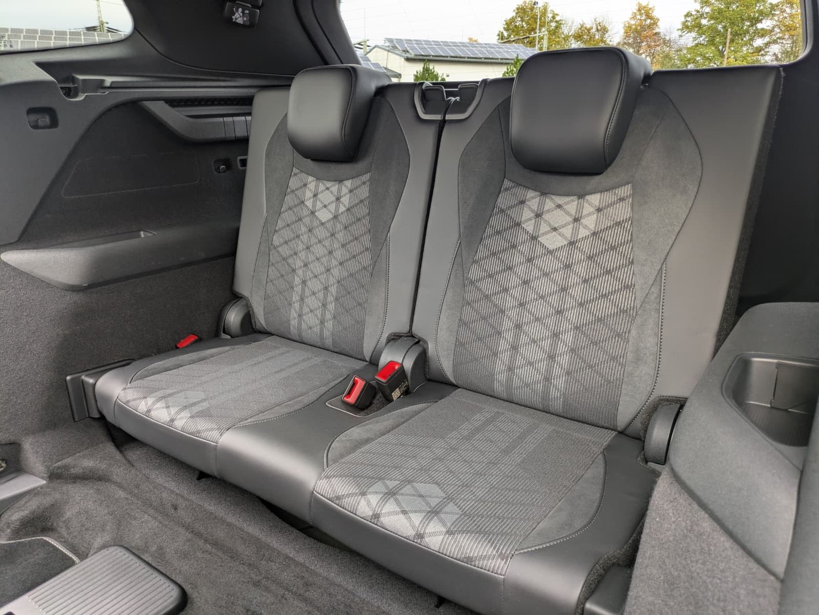 Fahrzeugabbildung Volkswagen Tayron 2.0 TDI 4M R-Line 7Si*MATRIX*AHK*PANO*HUD