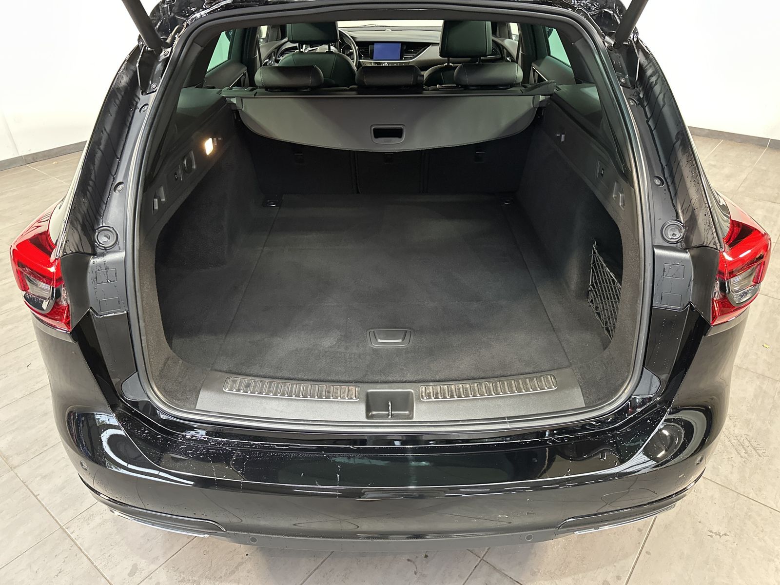 Fahrzeugabbildung Opel Insignia SpT 2.0 D Ultimate OPC+NAV+LED+AHK+20ZO