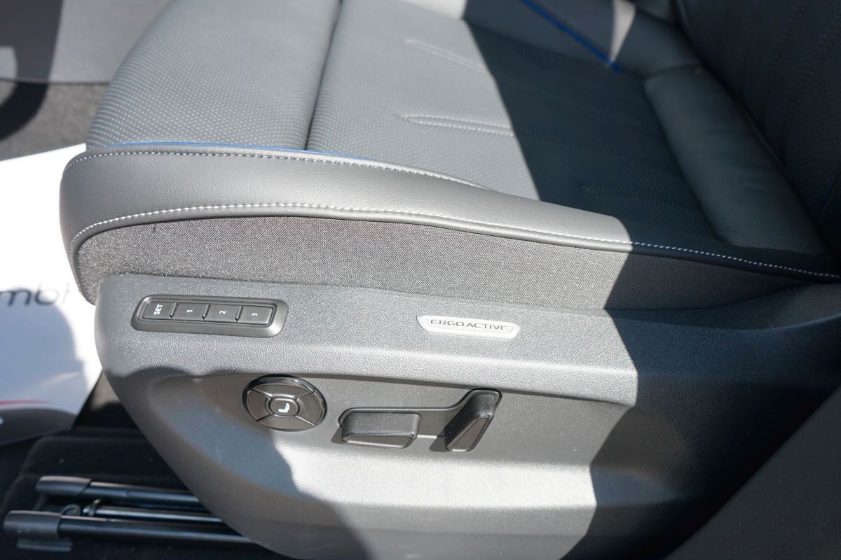 Fahrzeugabbildung Volkswagen Tayron 2.0 TDI 4Motion R-Line*Pano*Head Up*Ahk