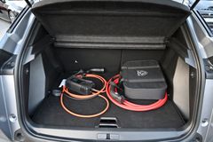 PEUGEOT 2008 e- GT NAVI 13tkm 1.Hd CAM Leder PEUGEOT 2008 e- GT NAVI 13tkm 1.Hd CAM Leder