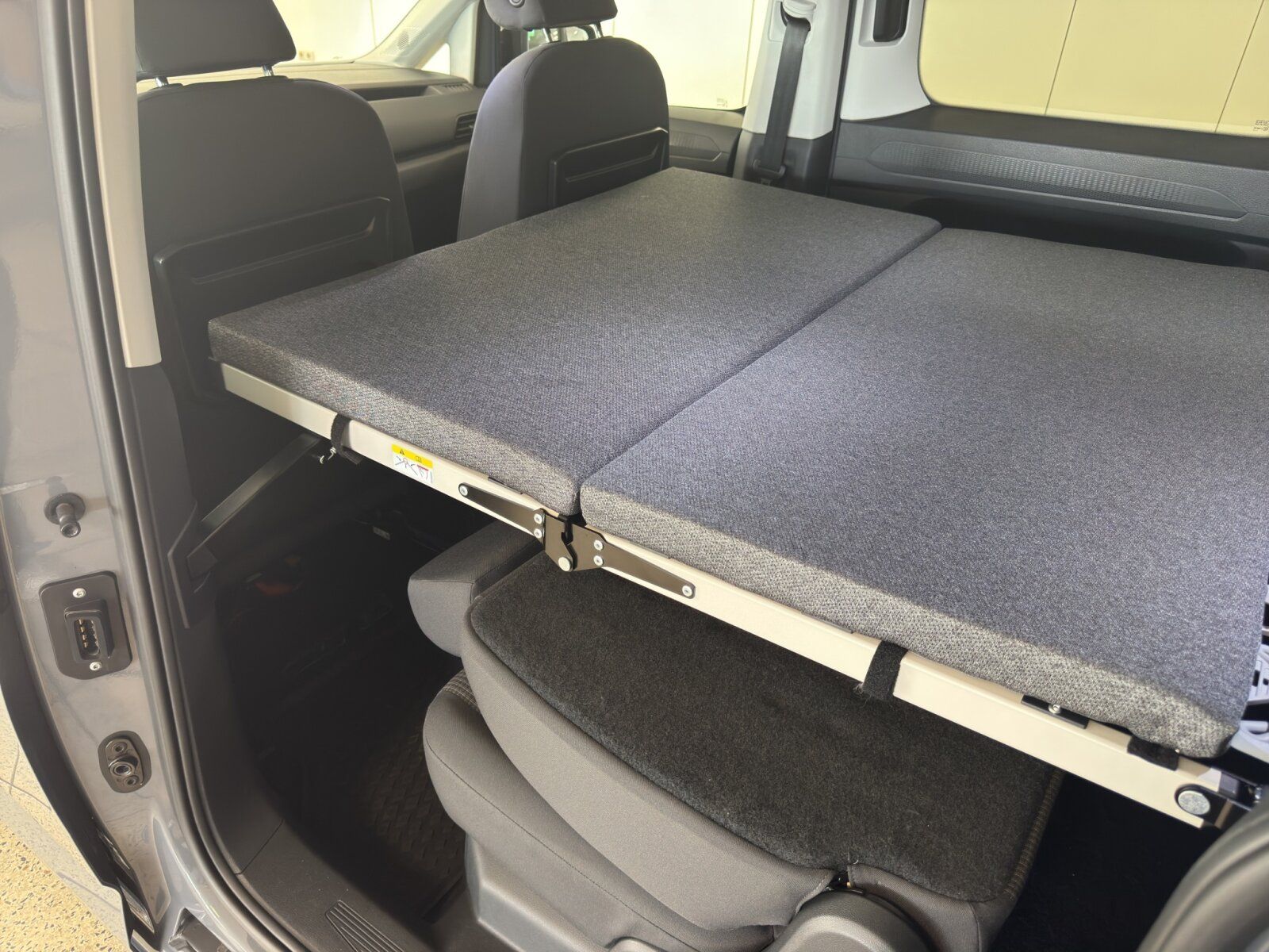 Fahrzeugabbildung Volkswagen Caddy Maxi California 2.0 TDI DSG APP AHK Kamera