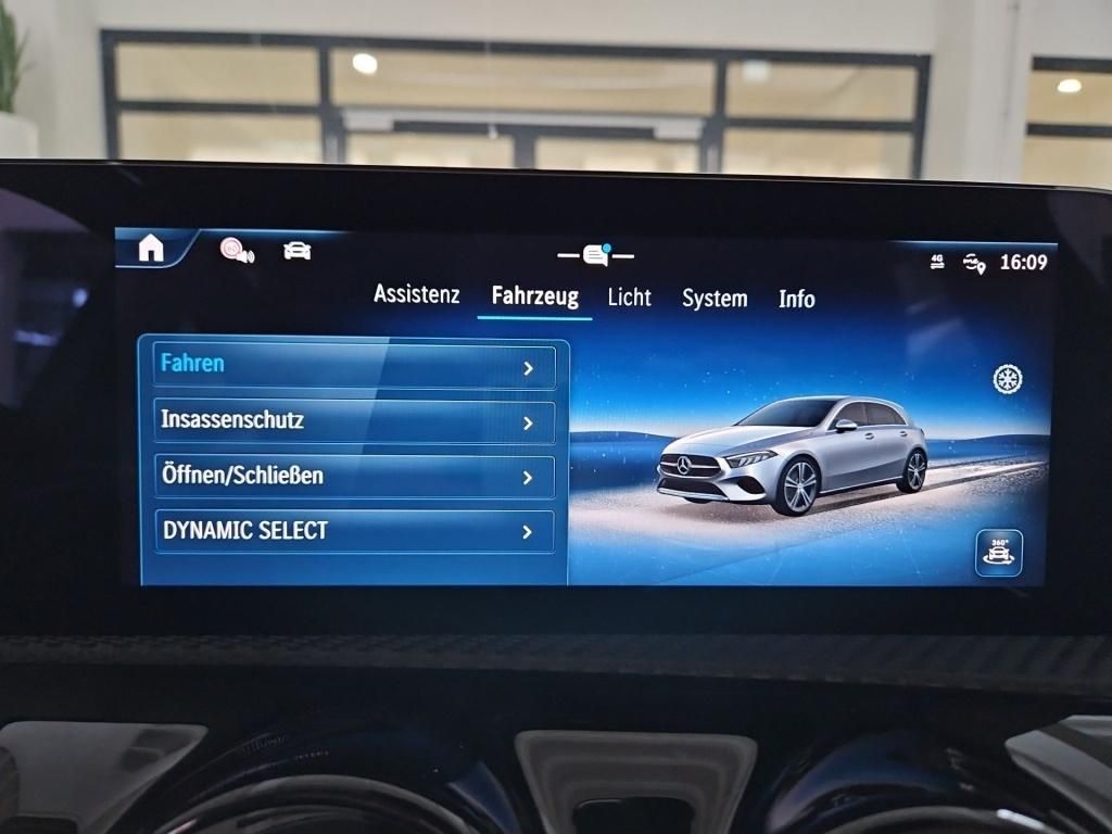Fahrzeugabbildung Mercedes-Benz A 250 e Kompaktlimousine +ADVANCED+PT+TOTWINKEL+