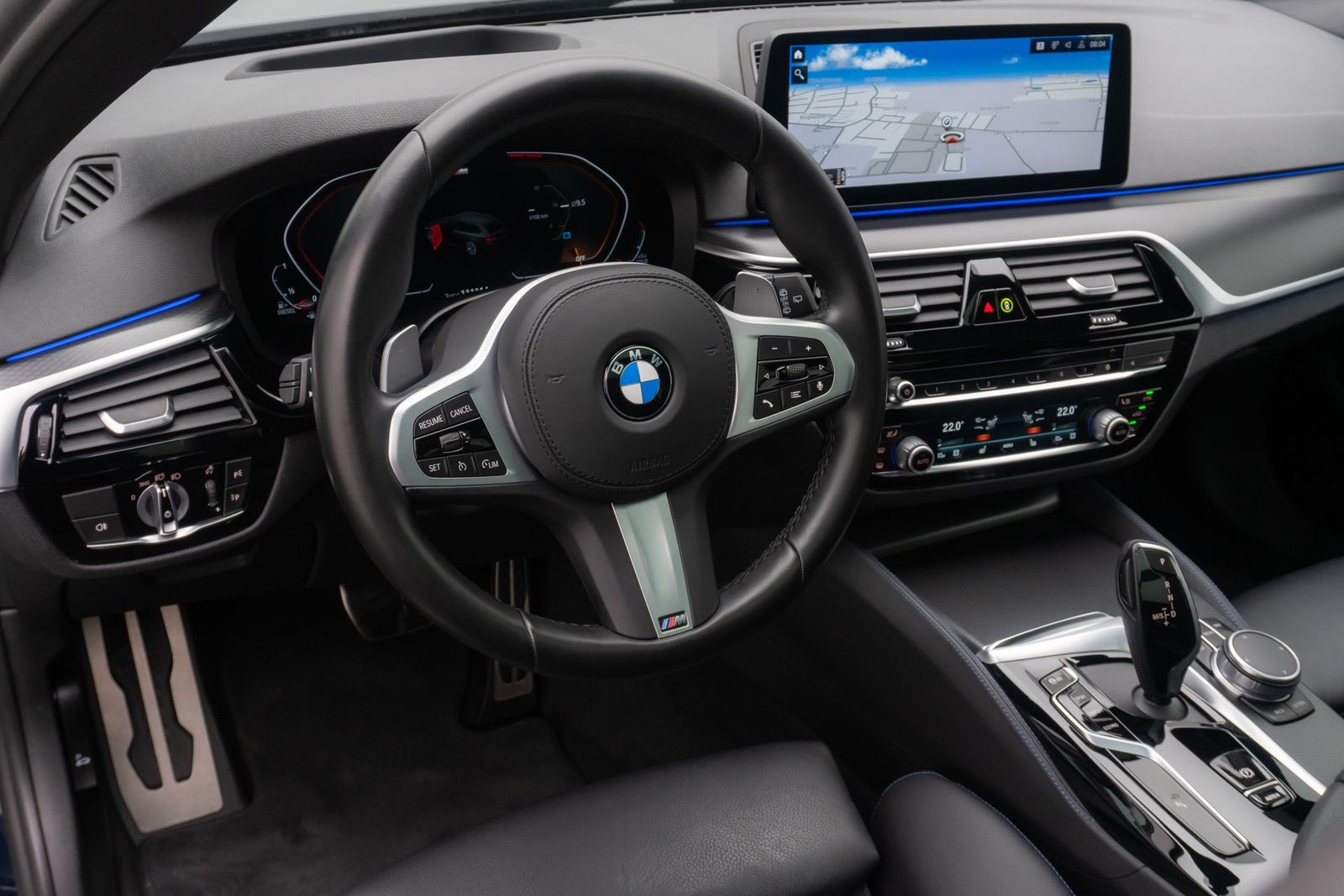 Fahrzeugabbildung BMW 540d xD M Sport Panorama HUD H/ K DAB SoftClose