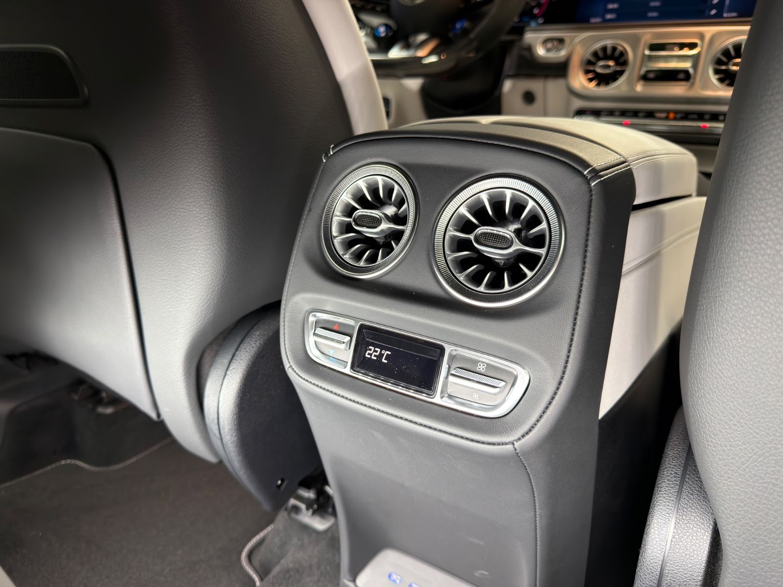 Fahrzeugabbildung Mercedes-Benz G 63 AMG|MY26|A22|PERFORMANCE|TV|VOLL|CARBON|