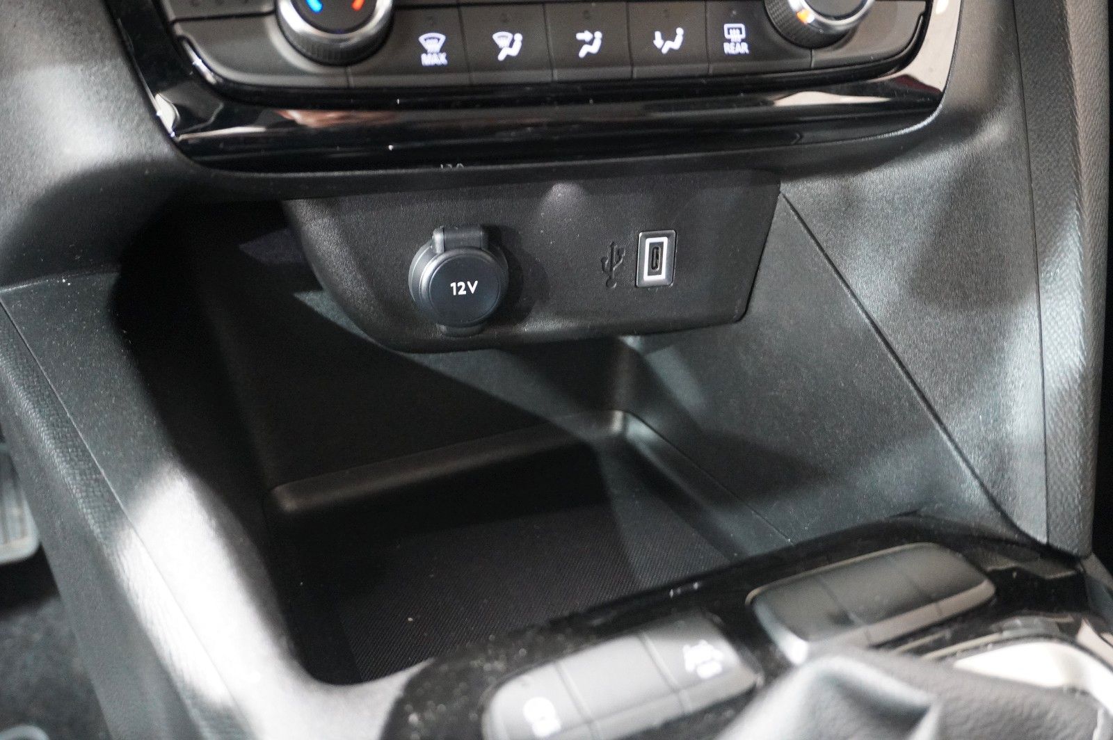 Fahrzeugabbildung Opel Corsa F 1.2 FACELIFT NAVI/LED/KAMERA/VIRTU./DAB+