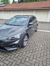 Ford Focus 2,3 EcoBoost ST Styling-Paket Turnier ... - Ford Focus: ST Styling Paket