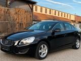 Volvo S60 Lim. Momentum - Volvo S60: Schwarz