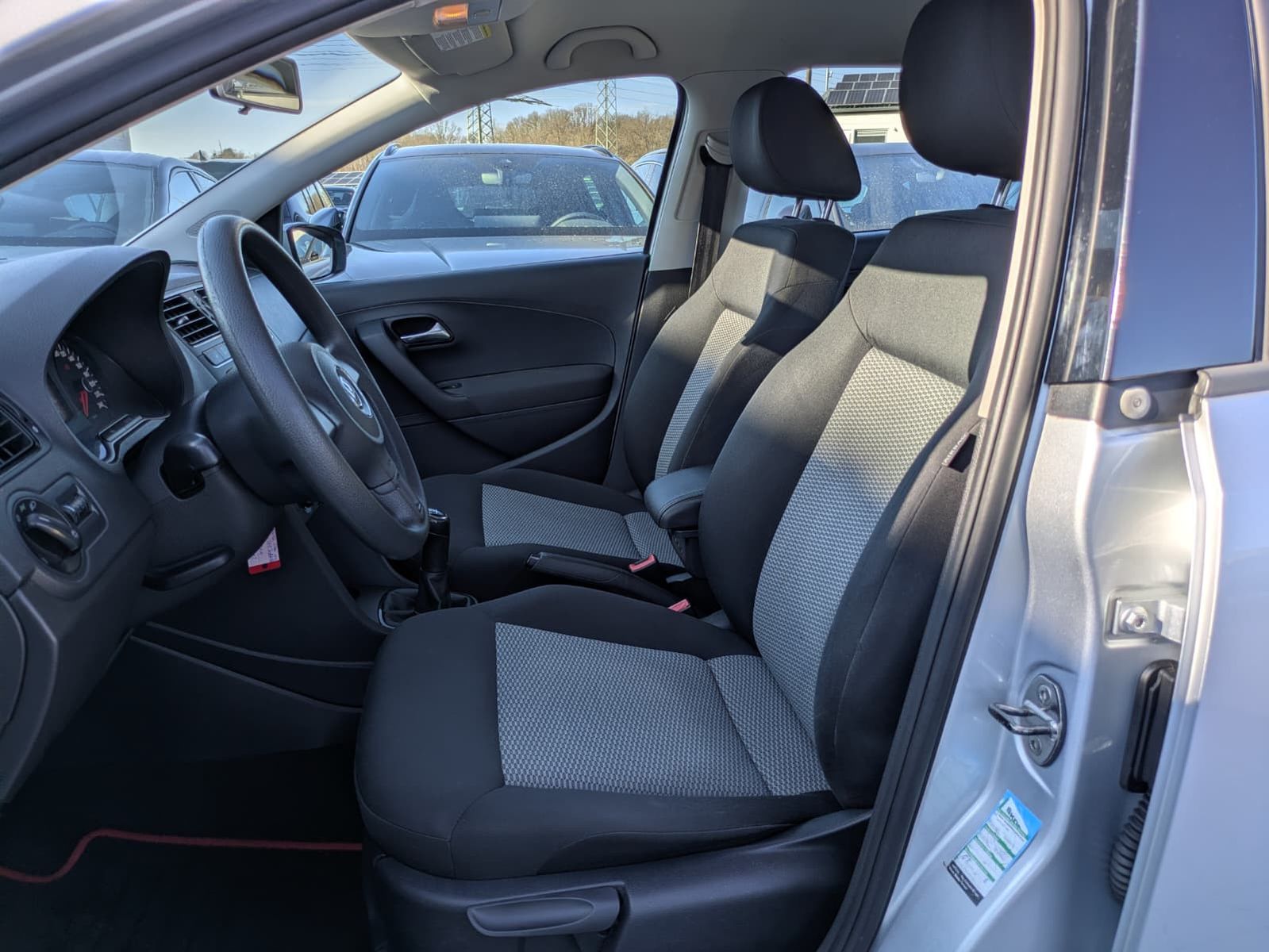 Fahrzeugabbildung Volkswagen Polo 1.2 KLIMA*SHZ*16"ALLWETTER*LED-TAGFAHRLICHT