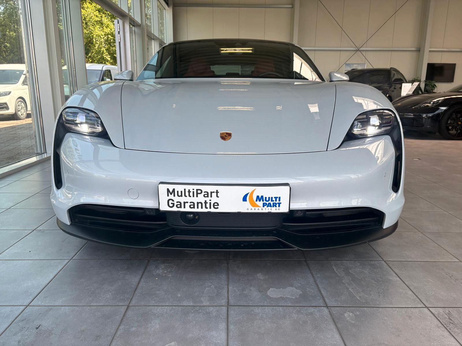 Fahrzeugabbildung Porsche Taycan Basis volleder, panodach,acc,memory ,bose