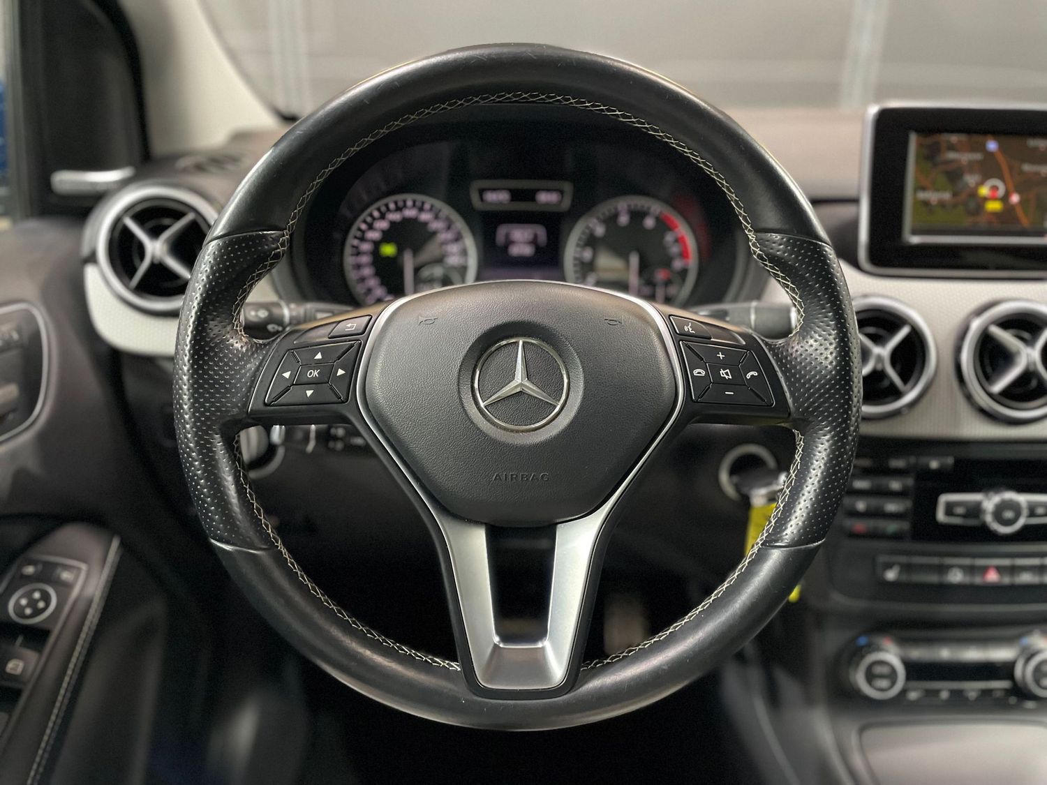 Fahrzeugabbildung Mercedes-Benz B 250 Sport #Bi-Xen#Kamera#Memory#Harman-Kardon