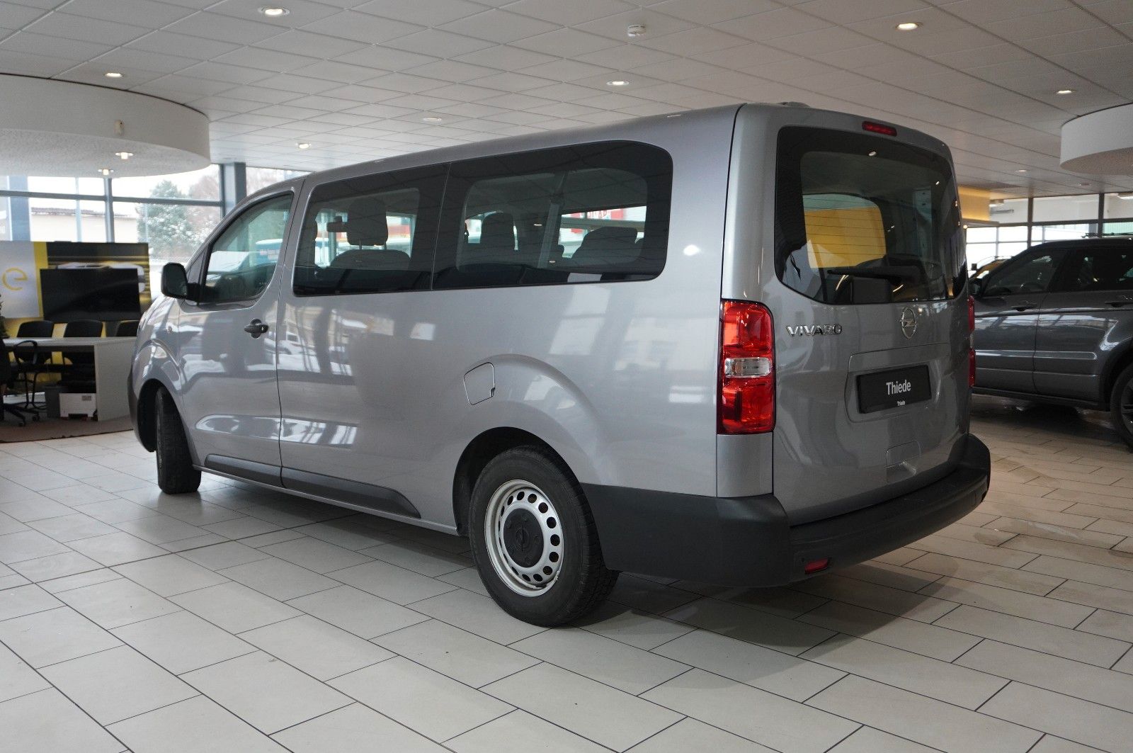 Fahrzeugabbildung Opel Vivaro C Kombi 2.0D "L" 9-SITZER NAVI/TEMP./DAB+
