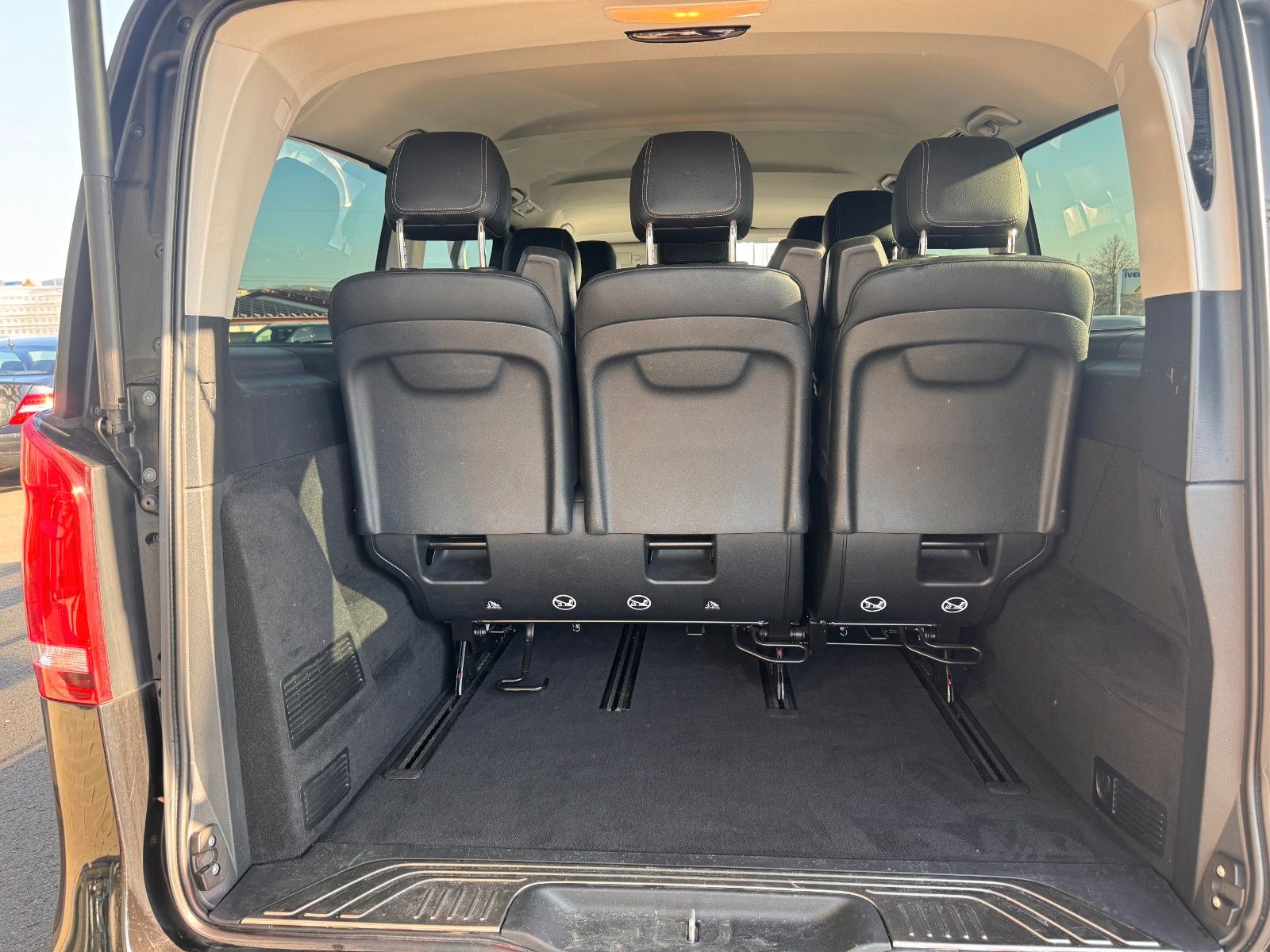 Fahrzeugabbildung Mercedes-Benz V 300 d AVA DISTRONIC AHK2,5to 360Kamera