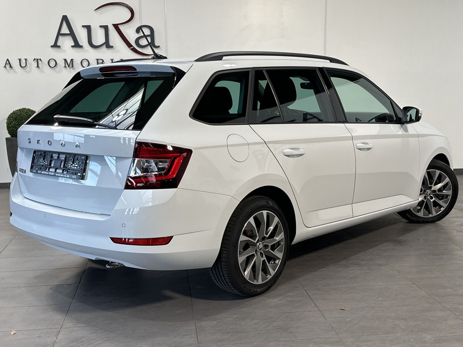 Fahrzeugabbildung SKODA Fabia Combi 1.0 TSI DSG Best of NAV+LED+CARPLAY