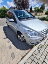 Mercedes-Benz B 180 BlueEFFICIENCY - - Mercedes-Benz B 180: Blueefficiency