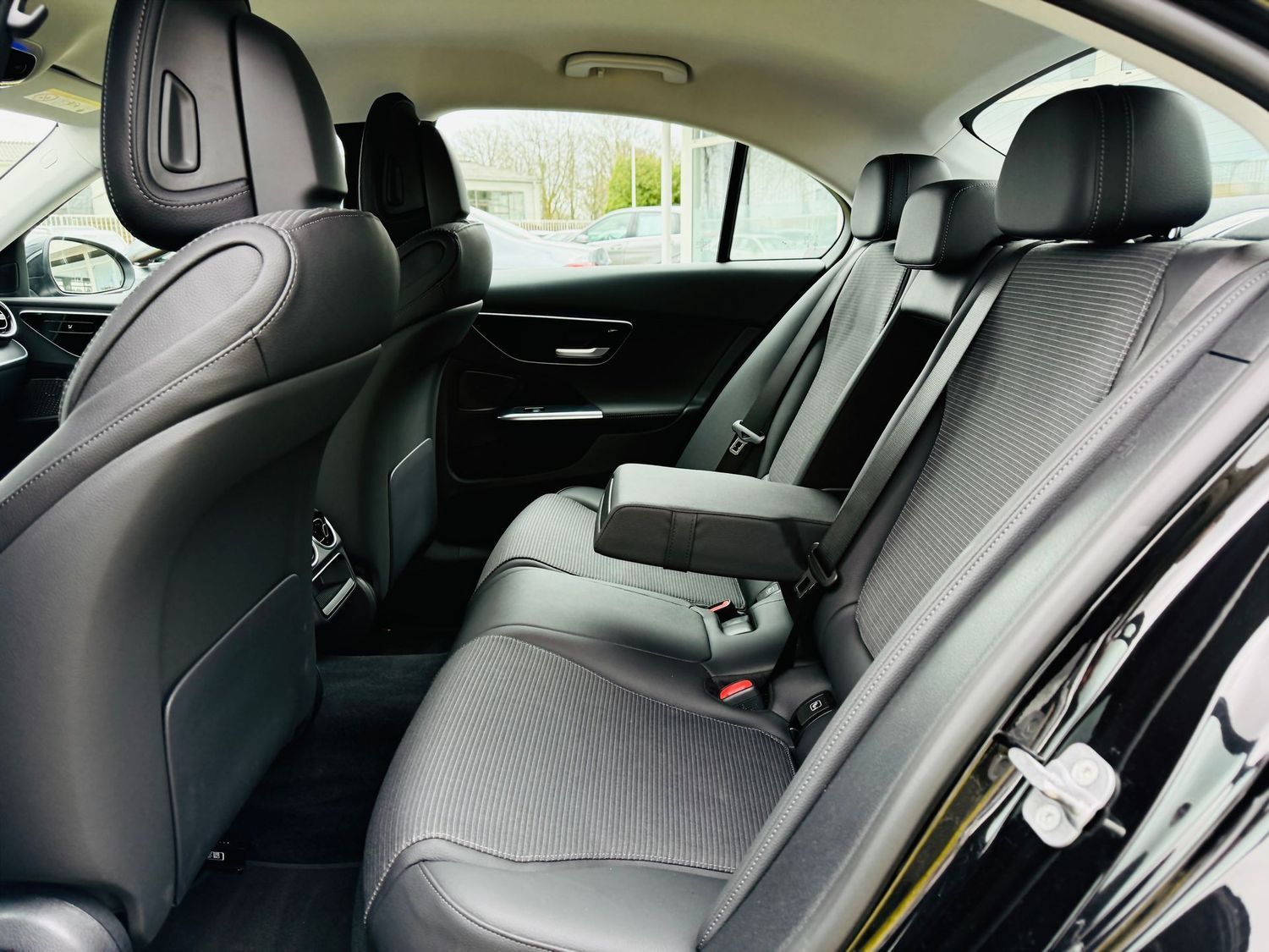 Fahrzeugabbildung Mercedes-Benz C 220 d AVANTGARDE, 360°, AHK, LED, PTS, Navi, S