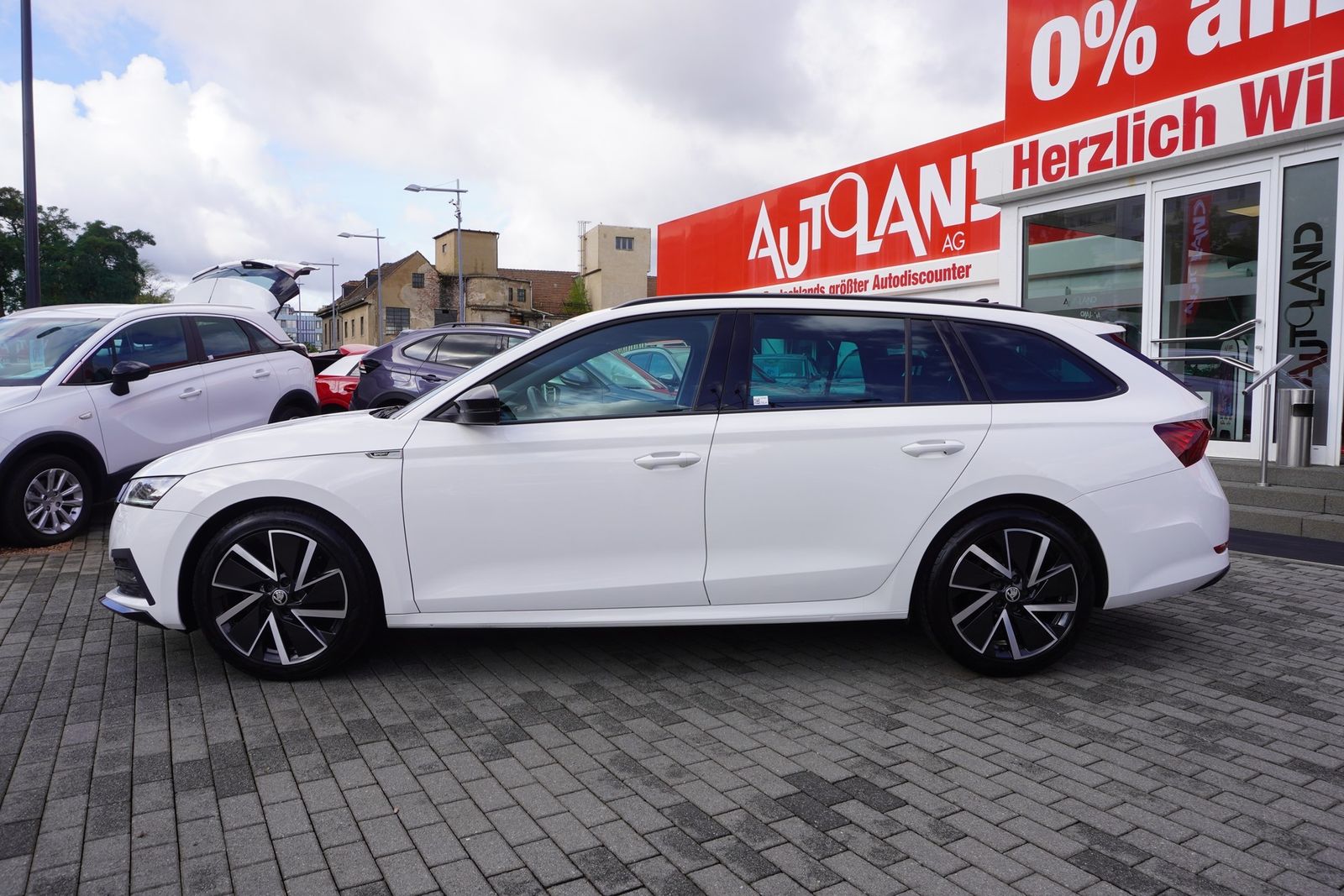 Skoda Octavia Combi 1.5 eTSI DSG Sportline LED Navi imagem 2