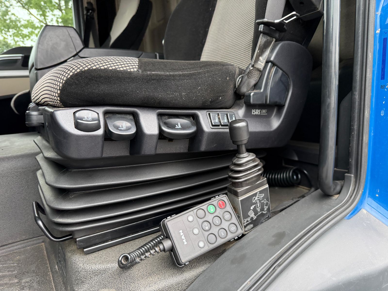 Fahrzeugabbildung MAN TGS 18.460 4x4H BLS SZM mit Hydrauliksystem