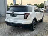 Ford Explorer - Ford Explorer mit Benzin-Antrieb: Allradantrieb, Geländewagen