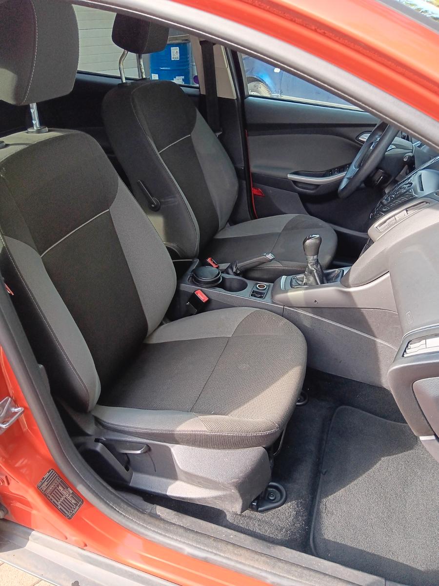 Ford Focus 2011 — фото 15