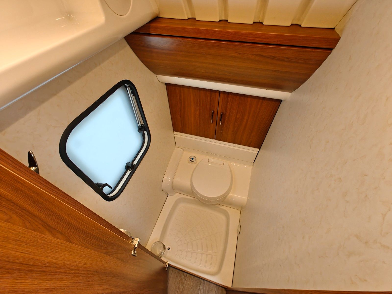 Fahrzeugabbildung Hobby Excellent 540 UFe - Fahrradträger, TV, 1.750kg -