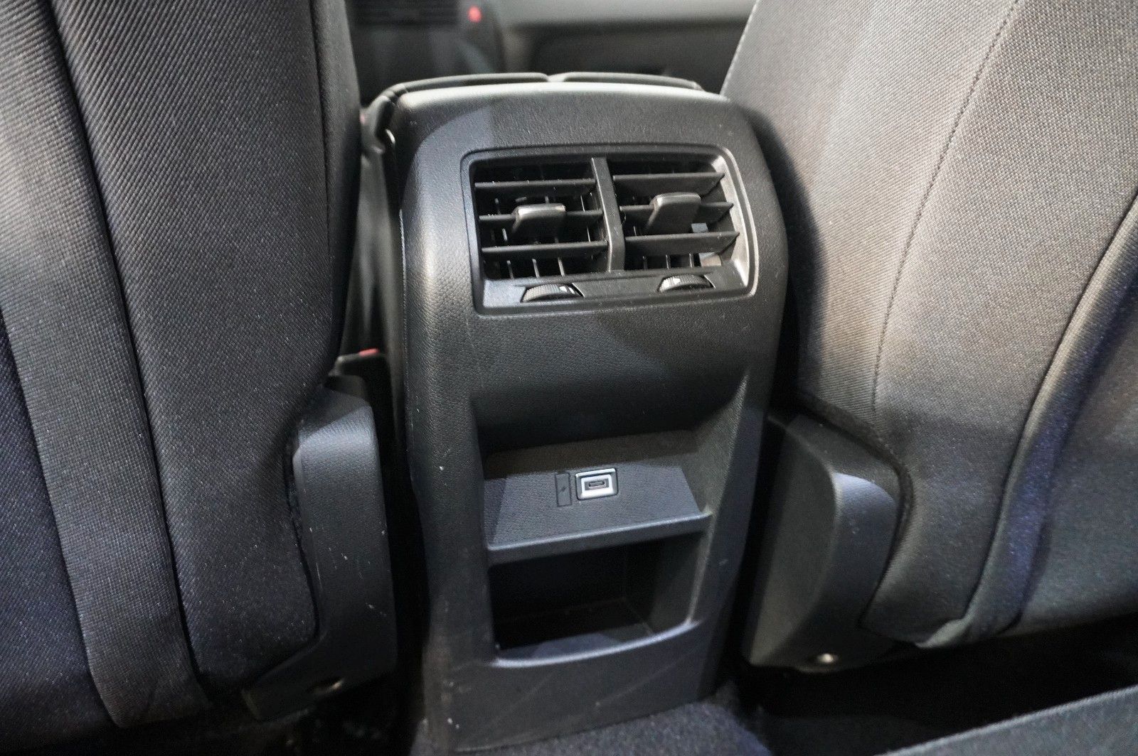 Fahrzeugabbildung Opel Astra L ST 1.2T EDITION AT-8 NAVI/LED/SPORT/DAB+