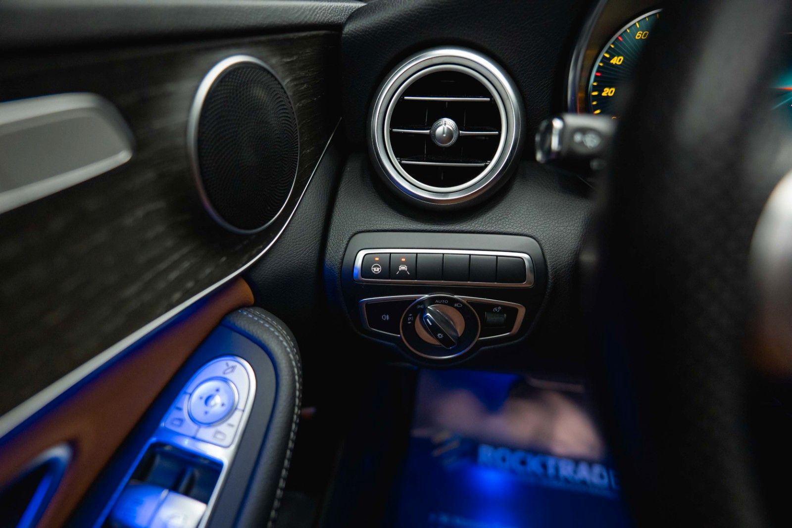 Fahrzeugabbildung Mercedes-Benz C 300 AMG | ACC | Pano | Mulitbeam | Widescreen