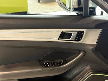 Porsche Panamera - 12