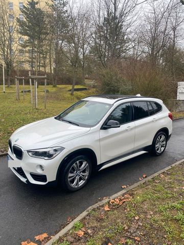 BMW BMW X1 20d M Paket // Vollausstattung// Da...