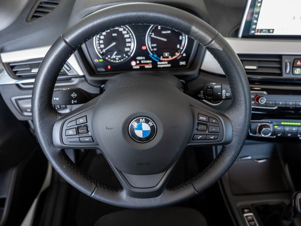 BMW X1 sDrive18d FACEL. PANO AHK NAVI SHZ PDC KLIMA foto 8