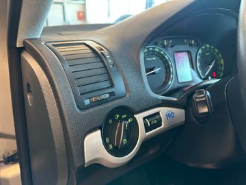 Skoda Octavia *TÜV0328*SCHECKHEFT*TEMPO*AHK*KLIMA*PDC