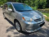 Toyota Sienna XLE AWD  - Toyota Sienna mit Schiebetür