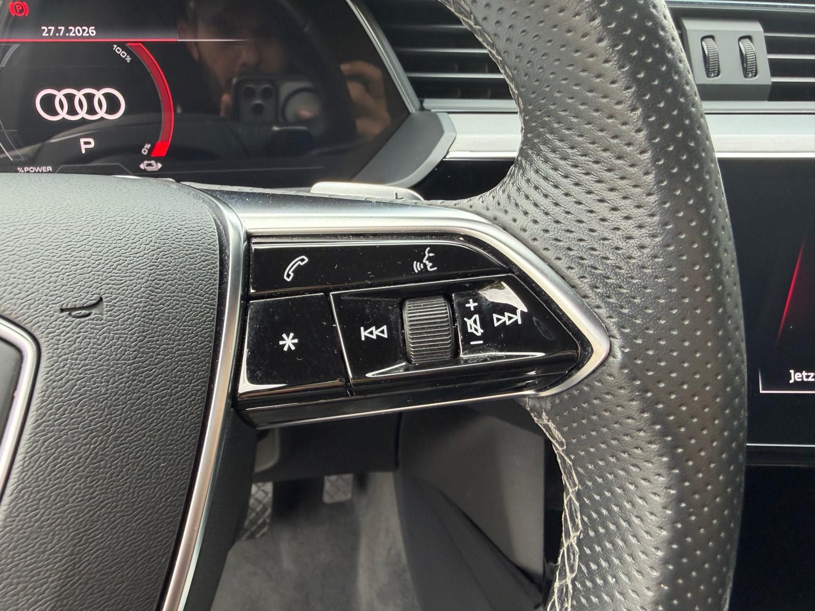 Fahrzeugabbildung Audi e-tron 55 QUAT 2X S LINE BLACK EDIT LUFT+360+AHK