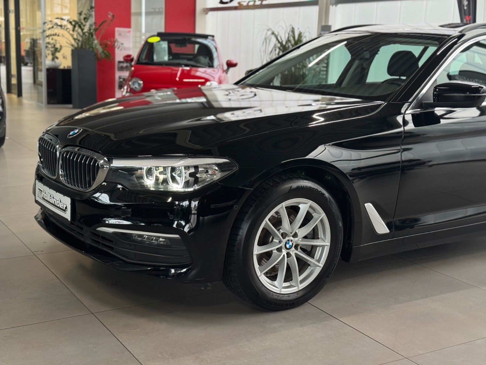 Fahrzeugabbildung BMW 520 d Touring "Business-P. Navi Connected Plus"
