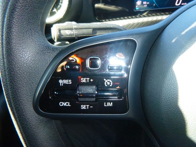 Fahrzeugabbildung Mercedes-Benz A 200d Limo >Navi/R-kamera/PDC/SHZ<