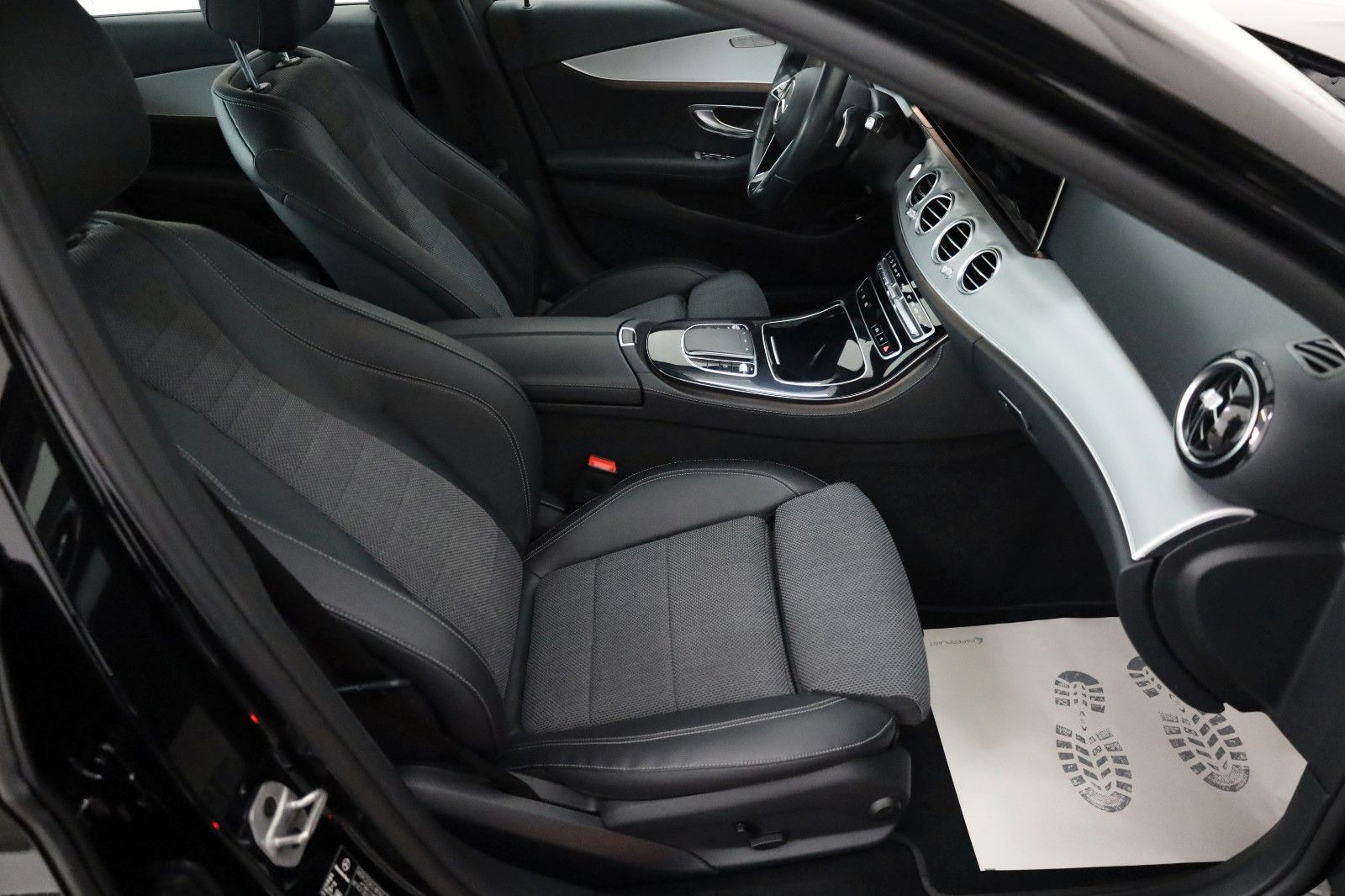 Fahrzeugabbildung Mercedes-Benz E 300 d 4M Avantgarde,Kamera,Navi,LED,SH,AHK+WR