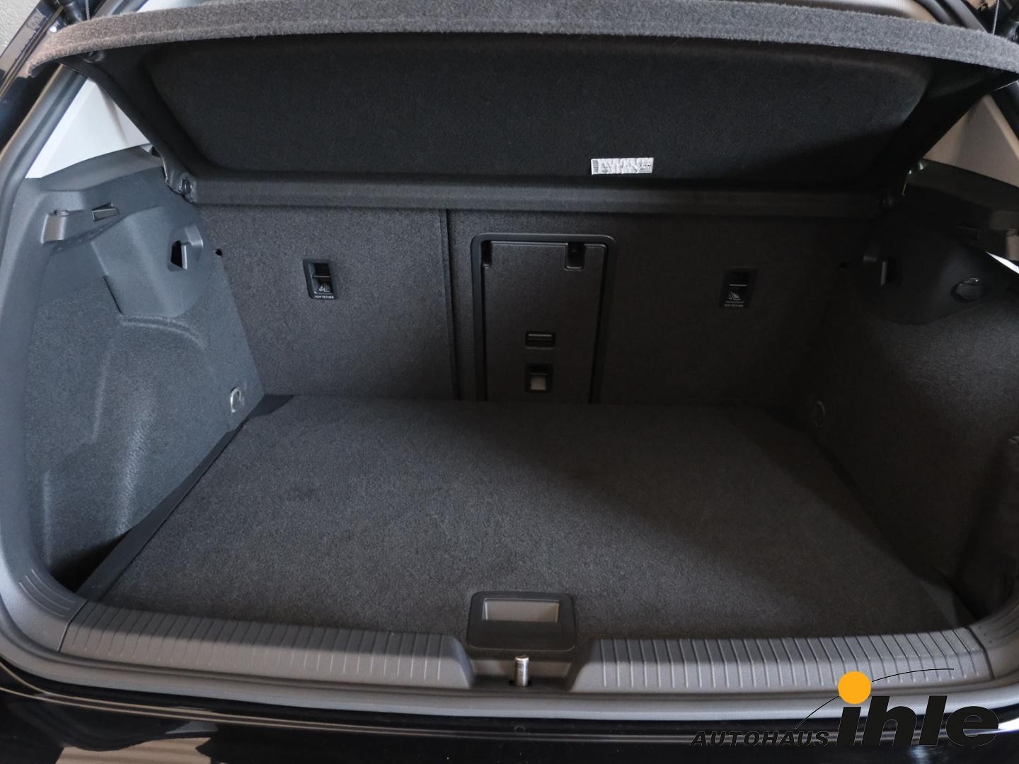 Volkswagen Golf VIII 1,5 eTSI DSG IQ-LIGHT+NAVI+R-FAHRKAMER, миниатюра 6