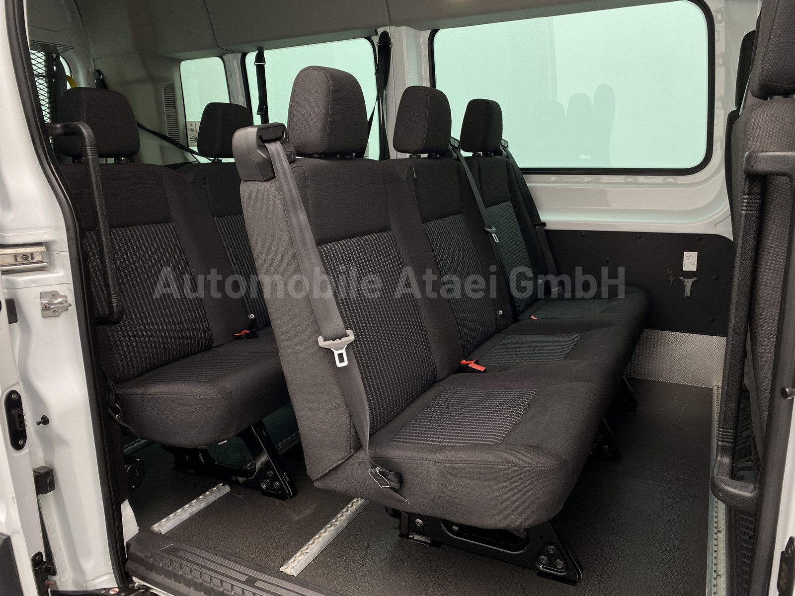 Fahrzeugabbildung Ford Transit 350 *Rollstuhl-Lift* +9-SITZE (4759)