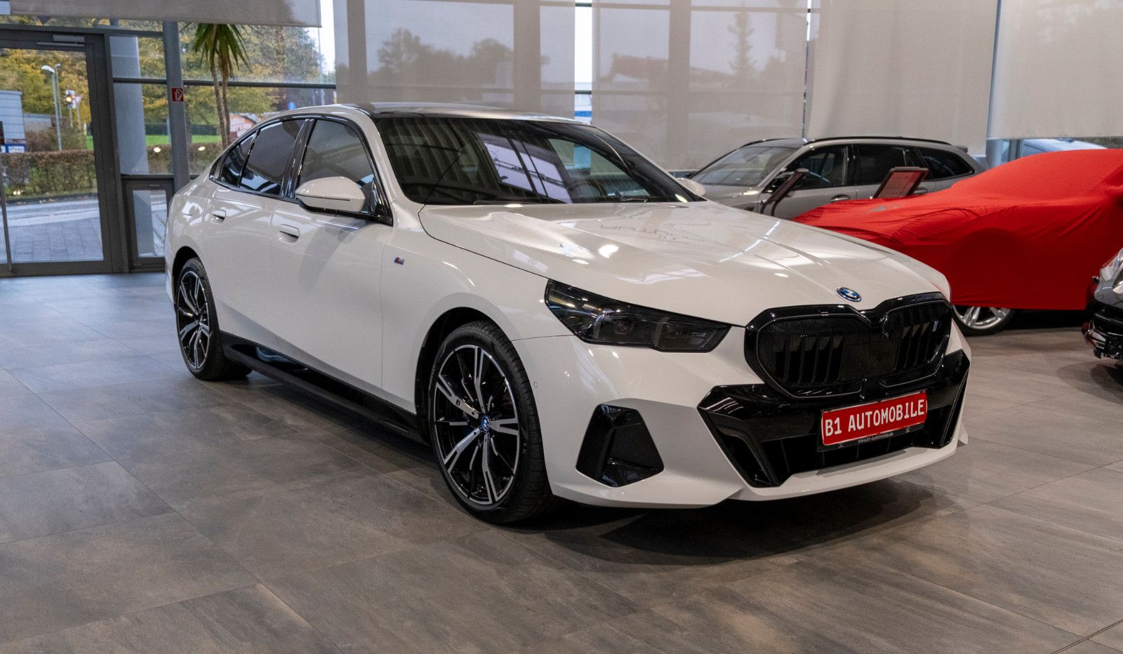 BMW i5 Lim. 40 eDrive M Sport*AHKICON*HUD*PANO*20 Z imagem 3