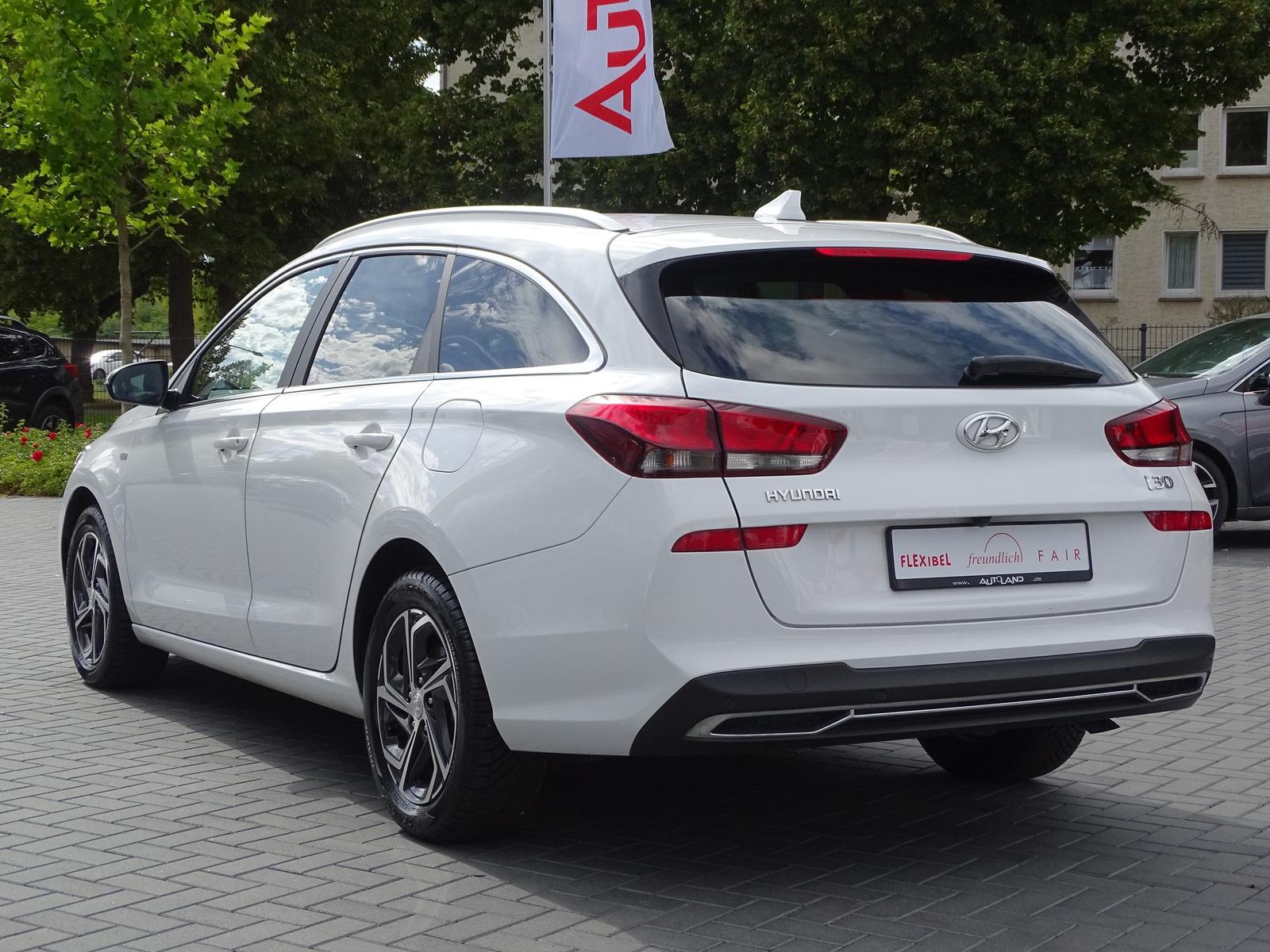 Hyundai i30 cw 1.5 T-GDI DCT Intro Edition M-Hybrid LED