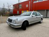 Mercedes-Benz E 230 ELEGANCE Elegance - silberne Mercedes-Benz E 230