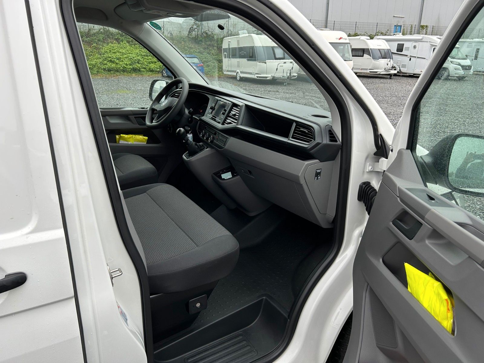 Fahrzeugabbildung Volkswagen T6.1 Transporter 2,0 TDI   Klima  Flügeltüren