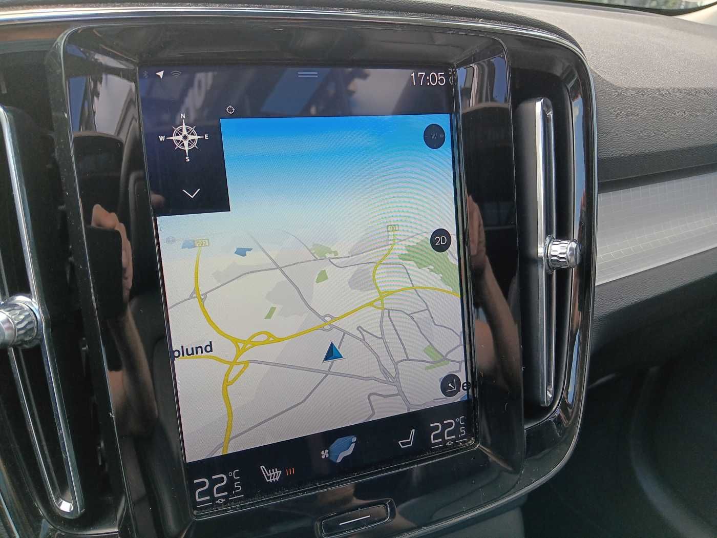Fahrzeugabbildung Volvo XC40 D4 AWD Aut. Momentum Pro 'Glasdach, AHK'