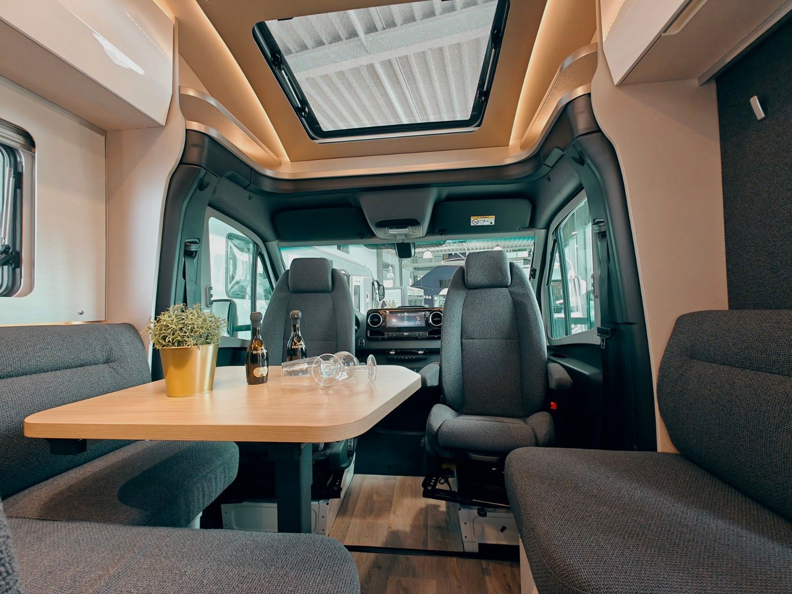 Fahrzeugabbildung HYMER / ERIBA / HYMERCAR TRAMP S 680 PREMIUM - 2025