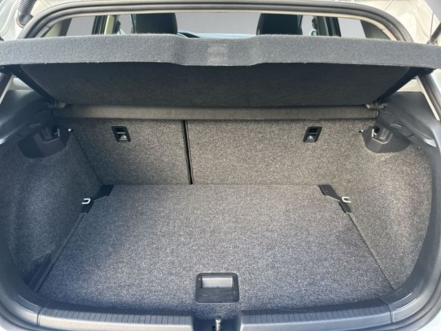 Polo 1.0 TSI DSG UNITED LED+NAVI+RFK+ACC+SHZ+PDC