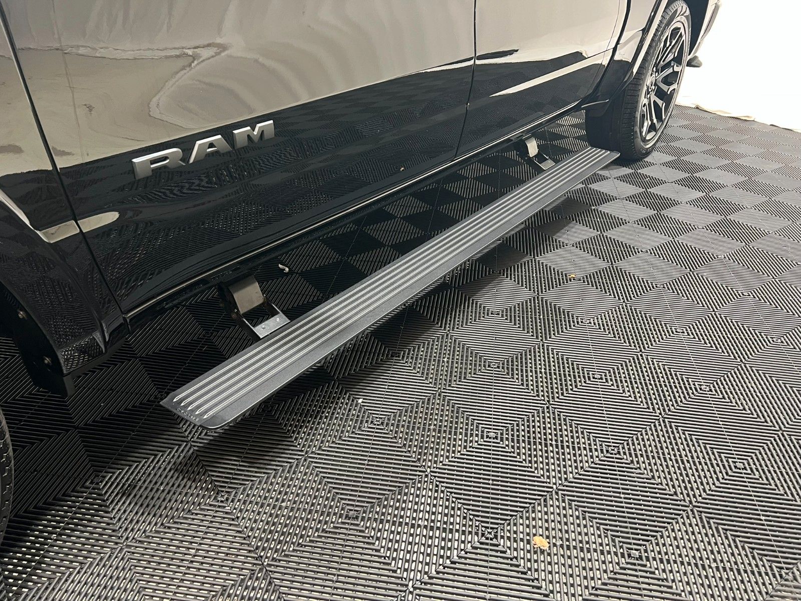 Fahrzeugabbildung Dodge RAM 1500 Limited Night  H/O 3.0L