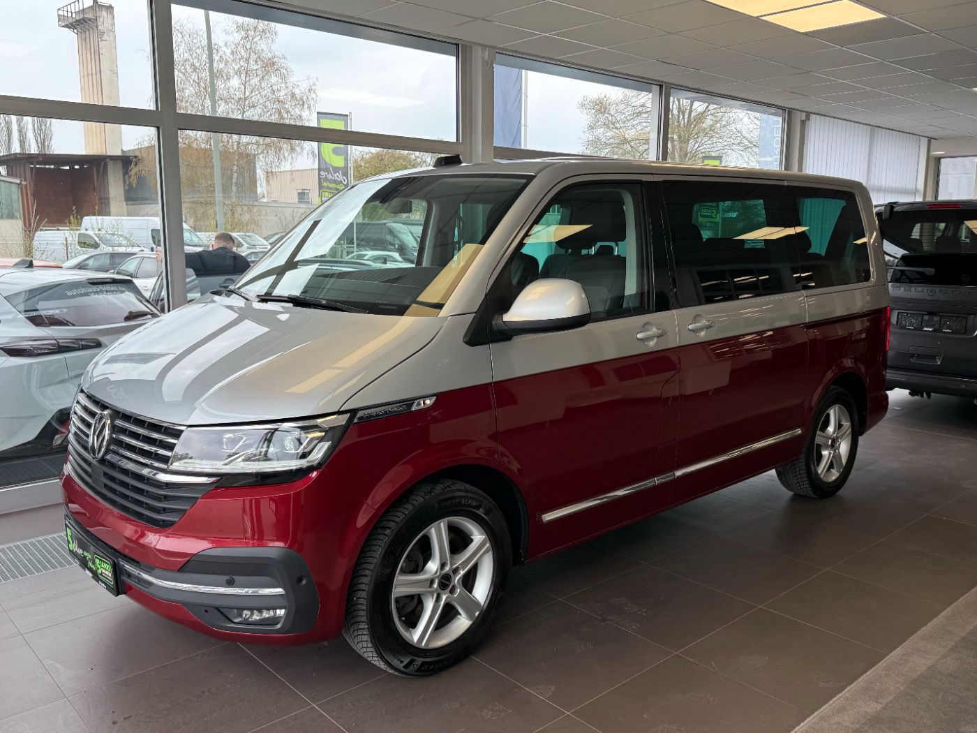 Volkswagen T6.1 Multivan 2.0 TDI FWD Generation Six DAB Car foto 2